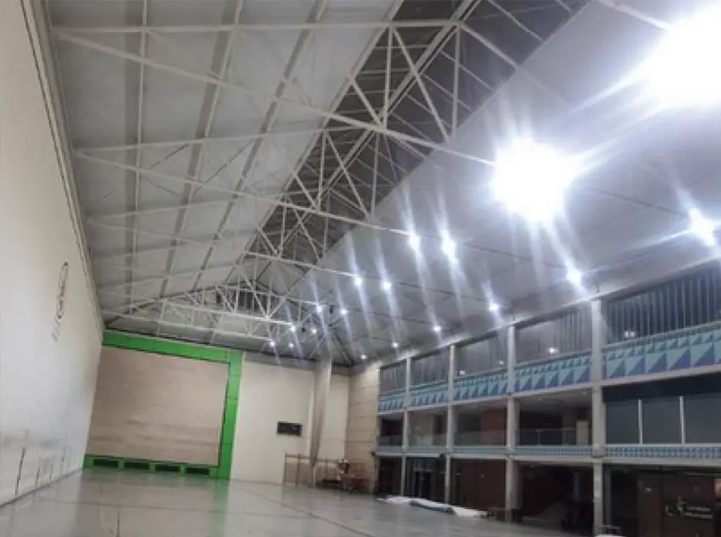 Instalación de ILUMINACION LED en los espacios de mayor consumo y ocupación, como son el frontón y la pista polideportiva de GALARKIDE.